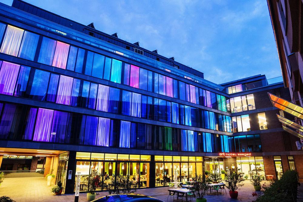 Art Hotel แซแก็ด ภายนอก รูปภาพ