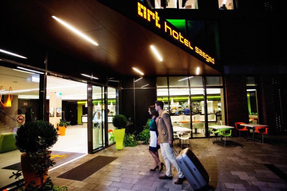 Art Hotel แซแก็ด ภายนอก รูปภาพ